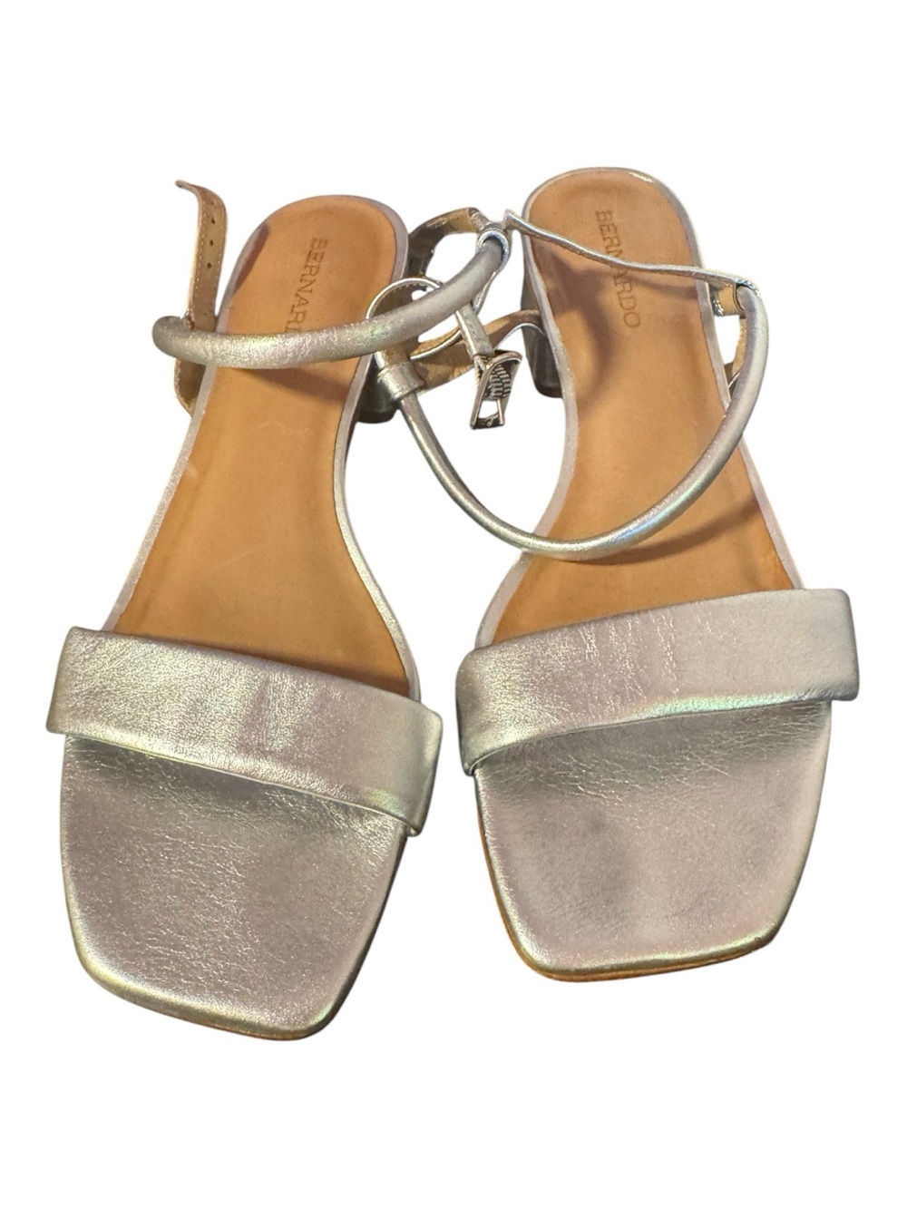 Bernardo Josei Metallic Silver Leather Low Heel Sandals Size 10 - Picture 4 of 6